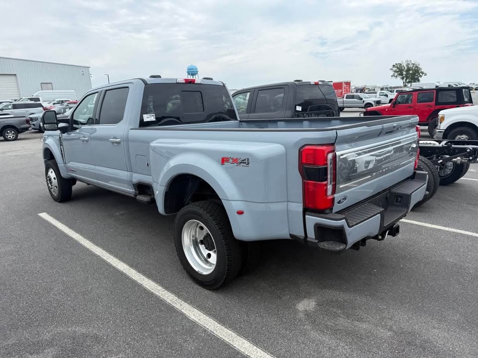 Ford F-450 Platinum Plus — fifth wheeler and heavy caravan tow vehicle